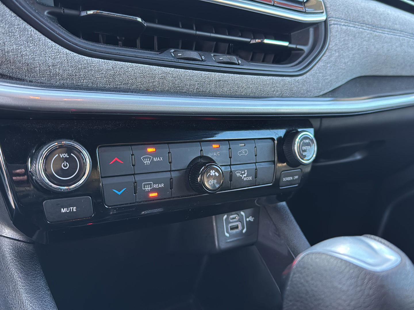 Used 2023 Jeep Compass Sport image 23