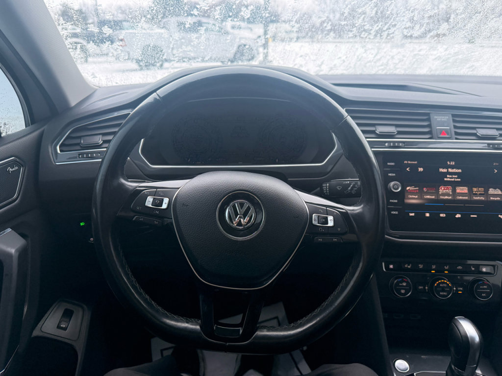 Used 2018 Volkswagen Tiguan SEL Premium image 14