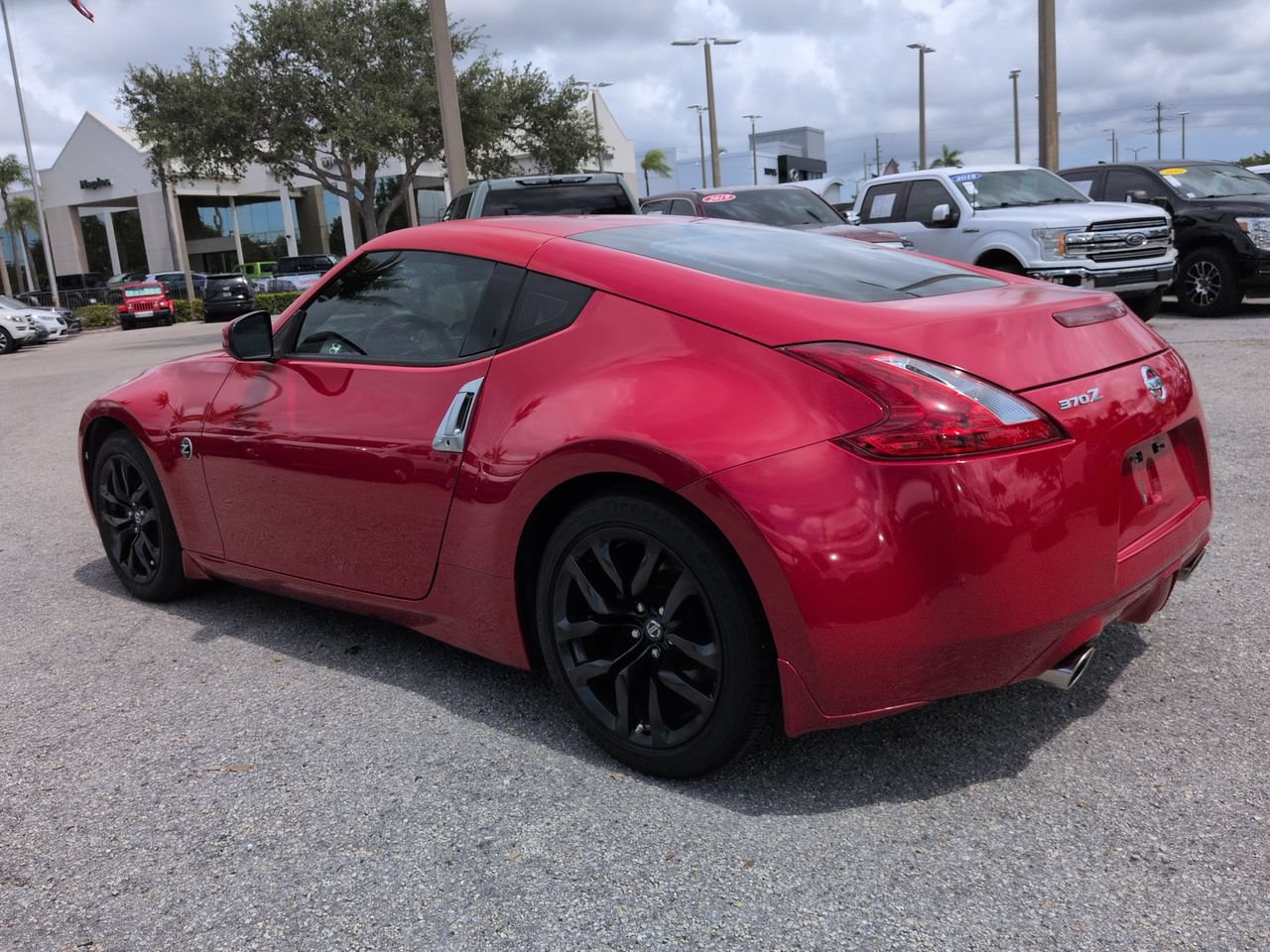 Used 2017 Nissan 370Z Coupe RWD image 7
