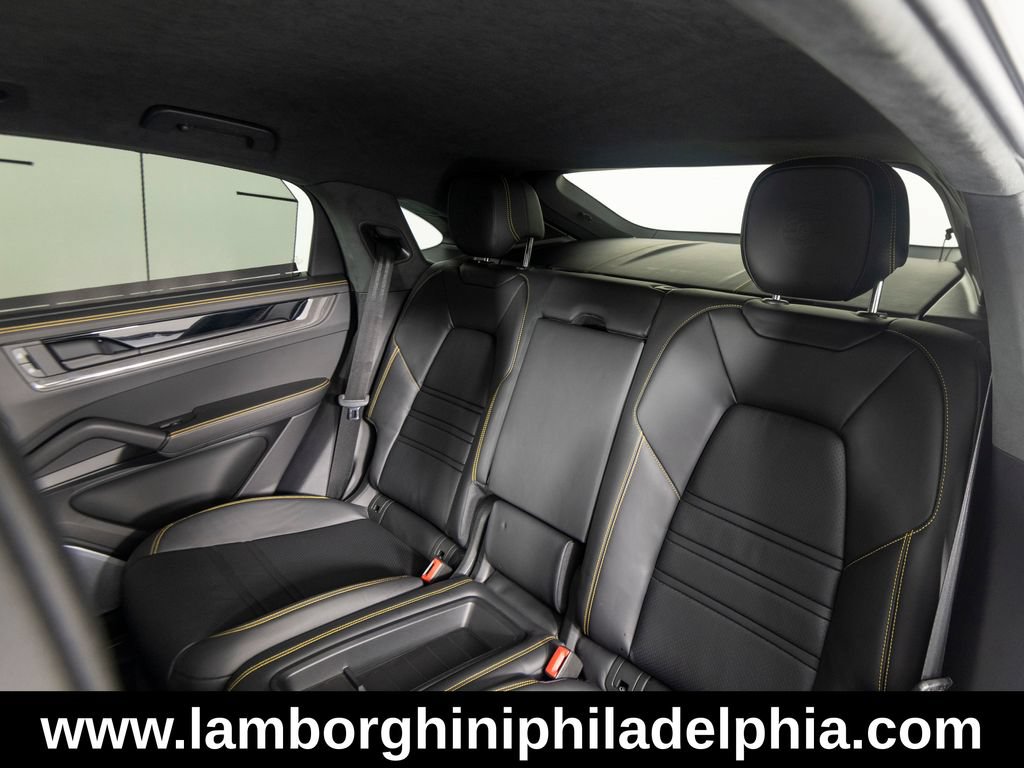Used 2024 Porsche Cayenne Turbo GT AWD/4WD image 37