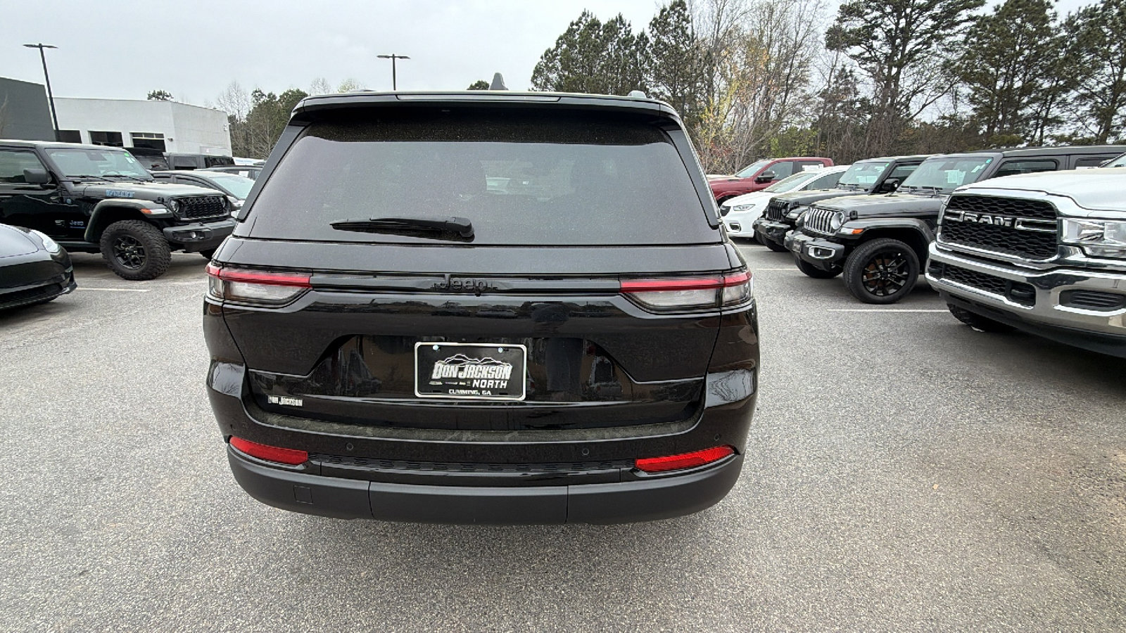 Used 2025 Jeep Grand Cherokee Altitude image 9