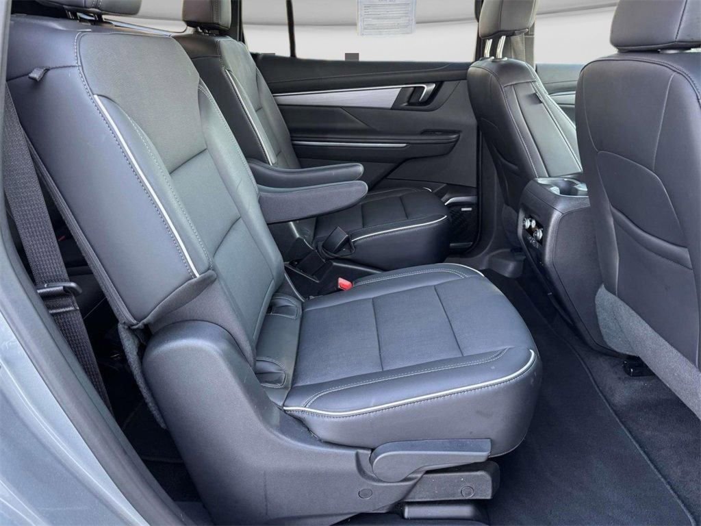 Used 2025 Buick Enclave Preferred AWD/4WD image 15