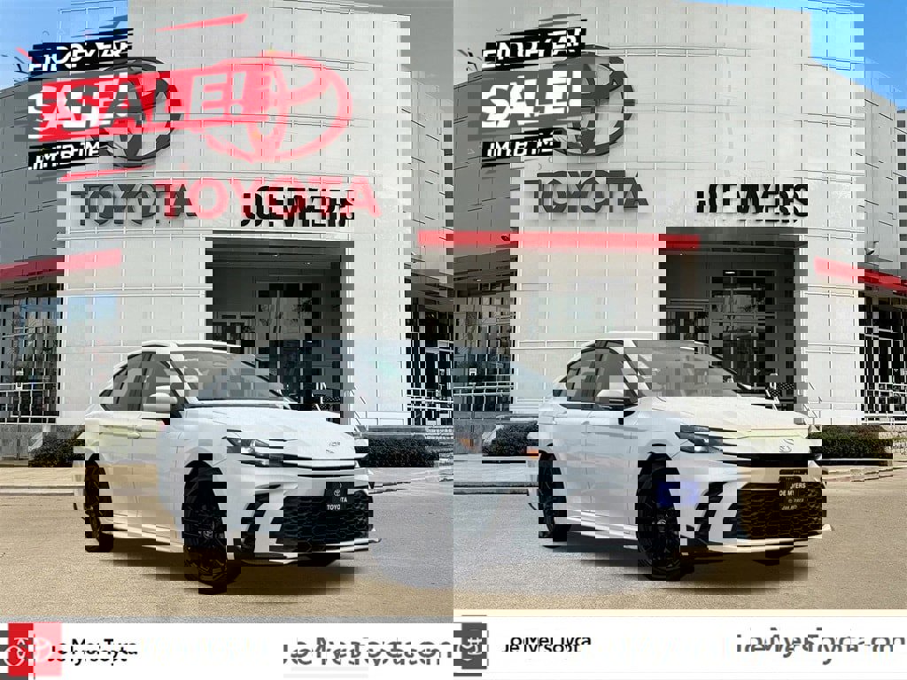 Used 2025 Toyota Camry SE image 1