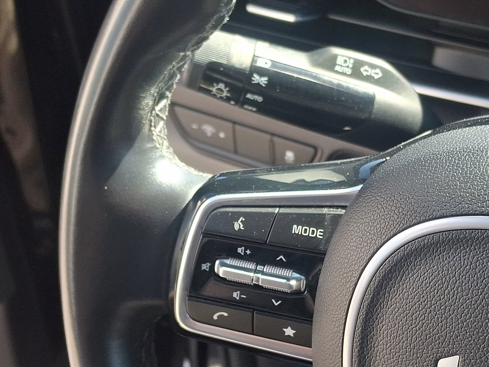 Certified 2025 Kia Carnival EX FWD image 21