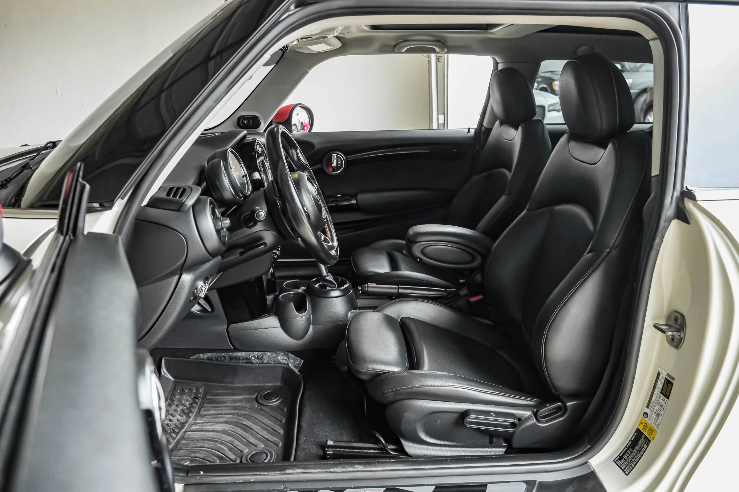 Used 2019 MINI Cooper S w/ Premium Package image 3