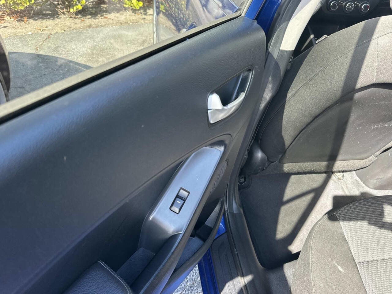 Used 2017 Kia Forte LX FWD image 7
