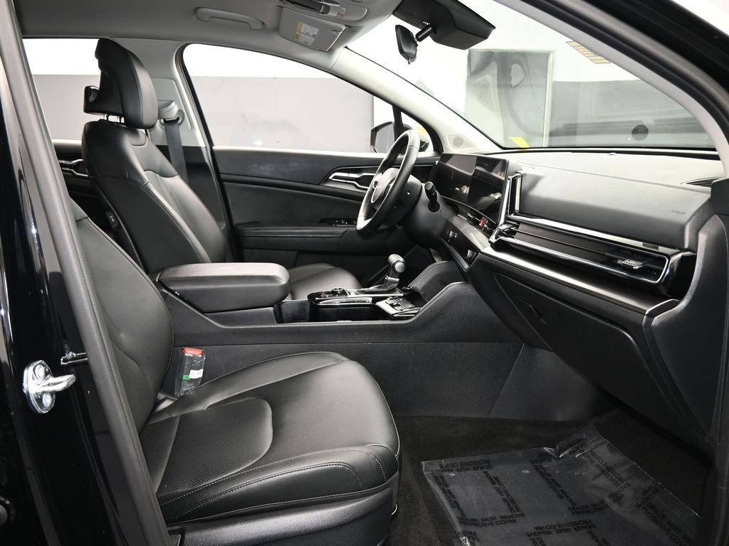 Used 2025 Kia Sportage EX image 46