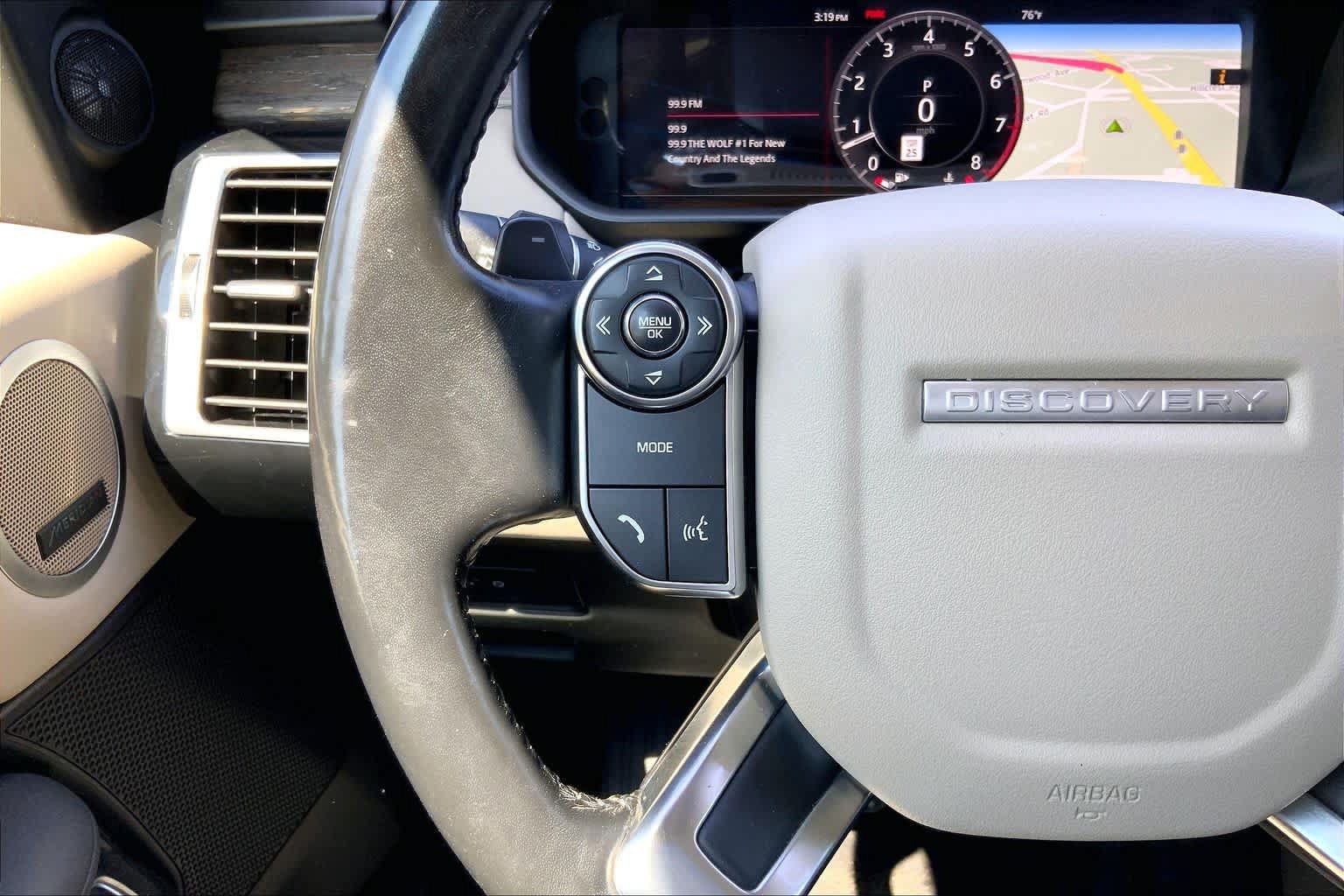 Used 2018 Land Rover Discovery HSE AWD/4WD image 24
