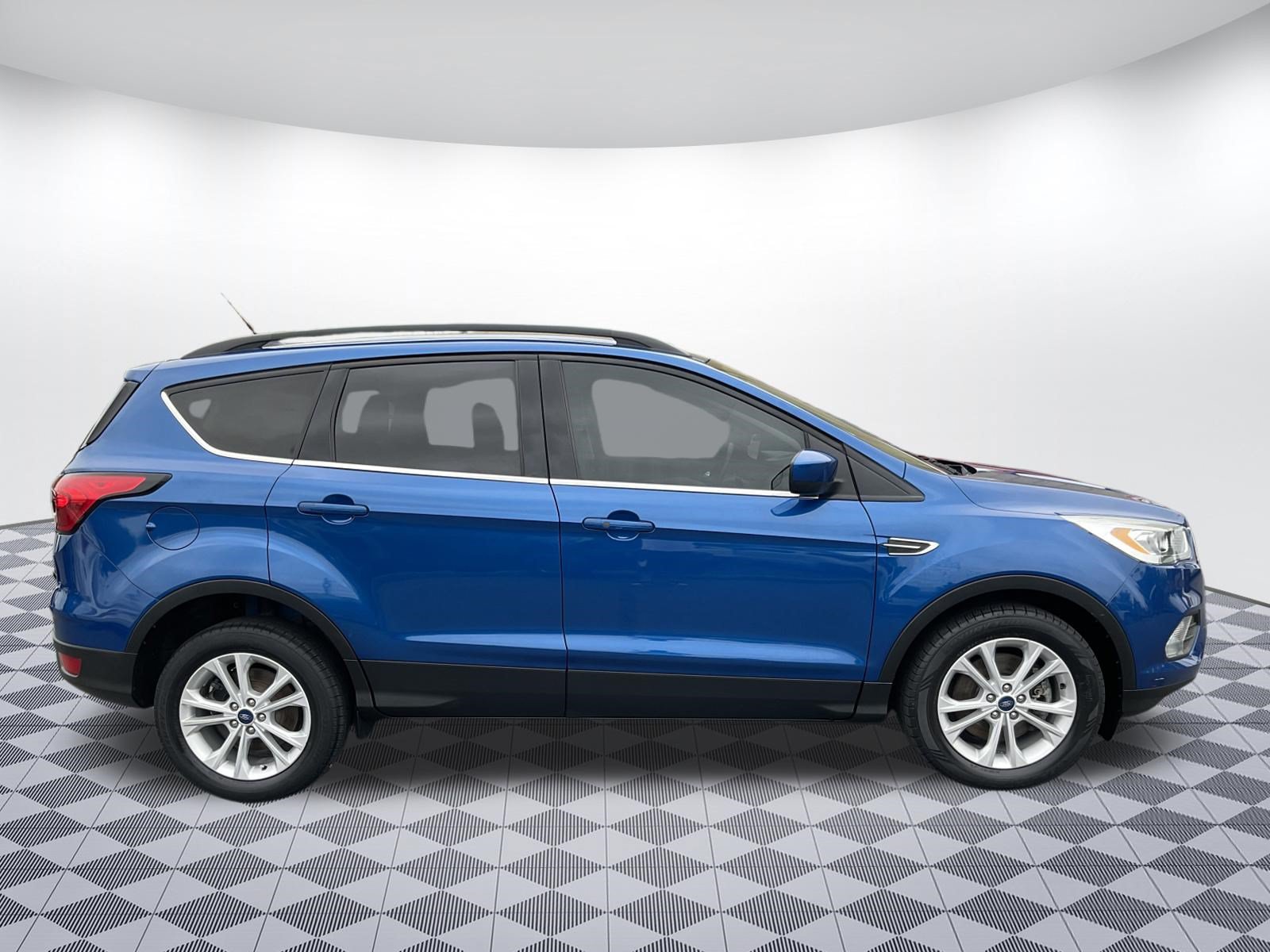 Used 2019 Ford Escape SEL AWD/4WD image 2