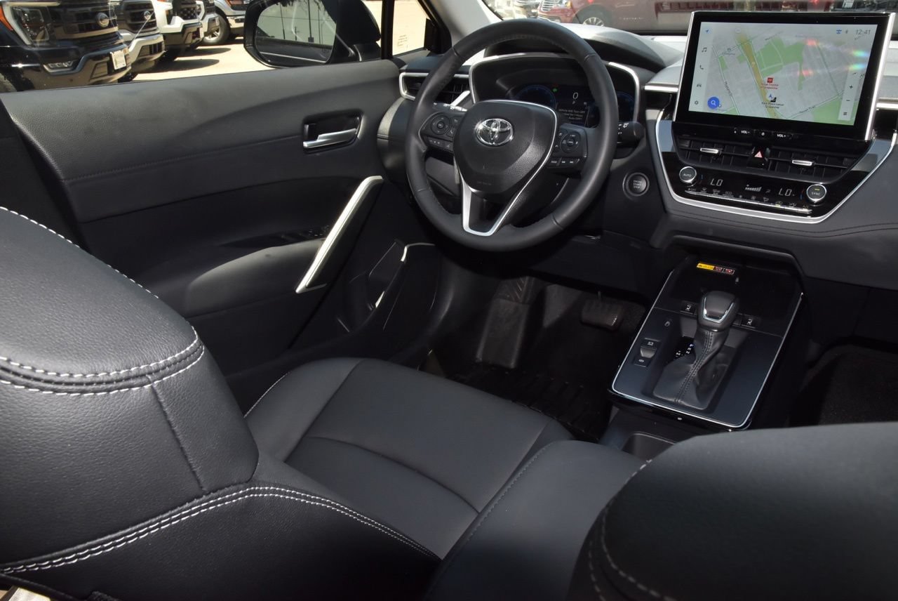 Used 2026 Toyota Corolla Cross XLE w/ Convenience Package FWD image 15