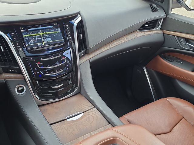 Used 2019 Cadillac Escalade Premium Luxury AWD/4WD image 33