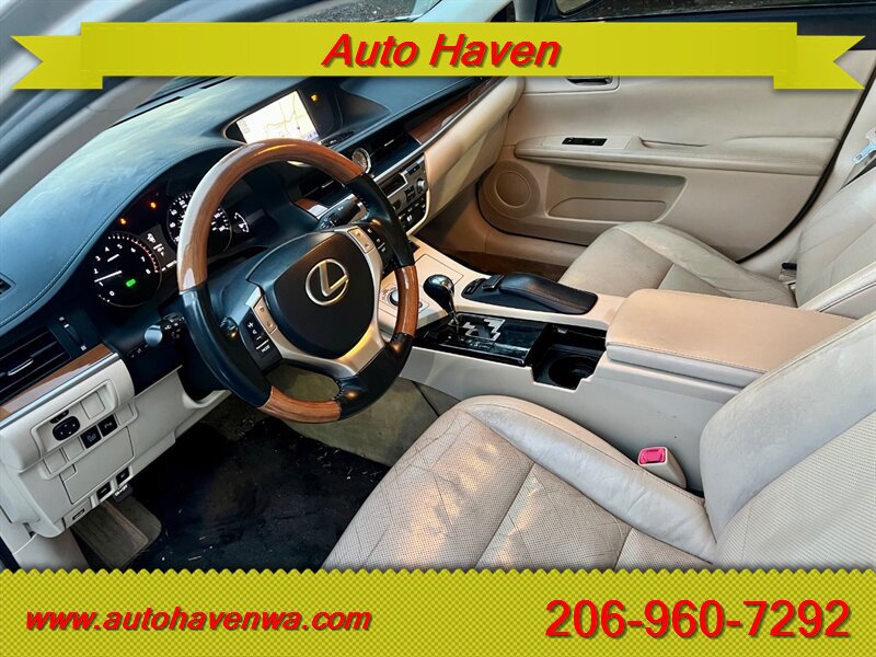 Used 2014 Lexus ES 300h w/ Luxury Package w/Bamboo Trim FWD image 9
