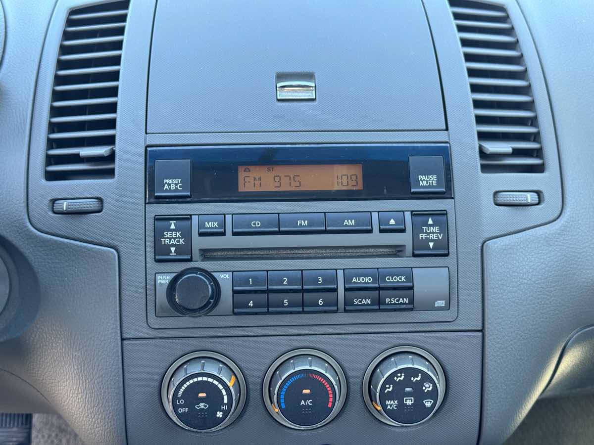 Used 2006 Nissan Altima 3.5 SE FWD image 41