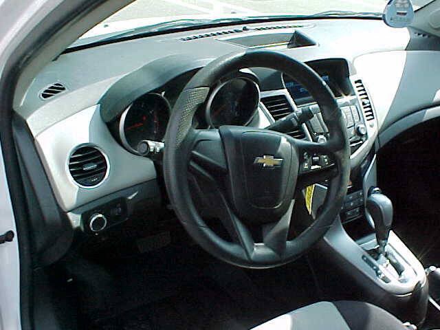 Used 2013 Chevrolet Cruze LS FWD image 20
