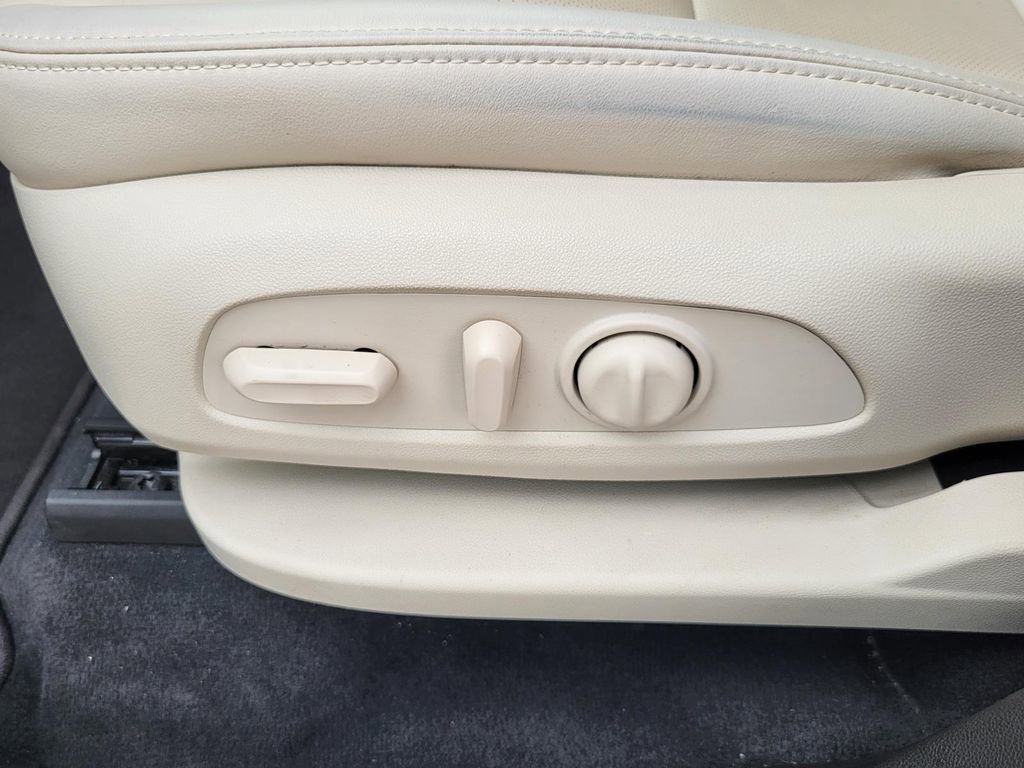 Used 2023 Buick Enclave Essence w/ Sport Touring Edition image 18