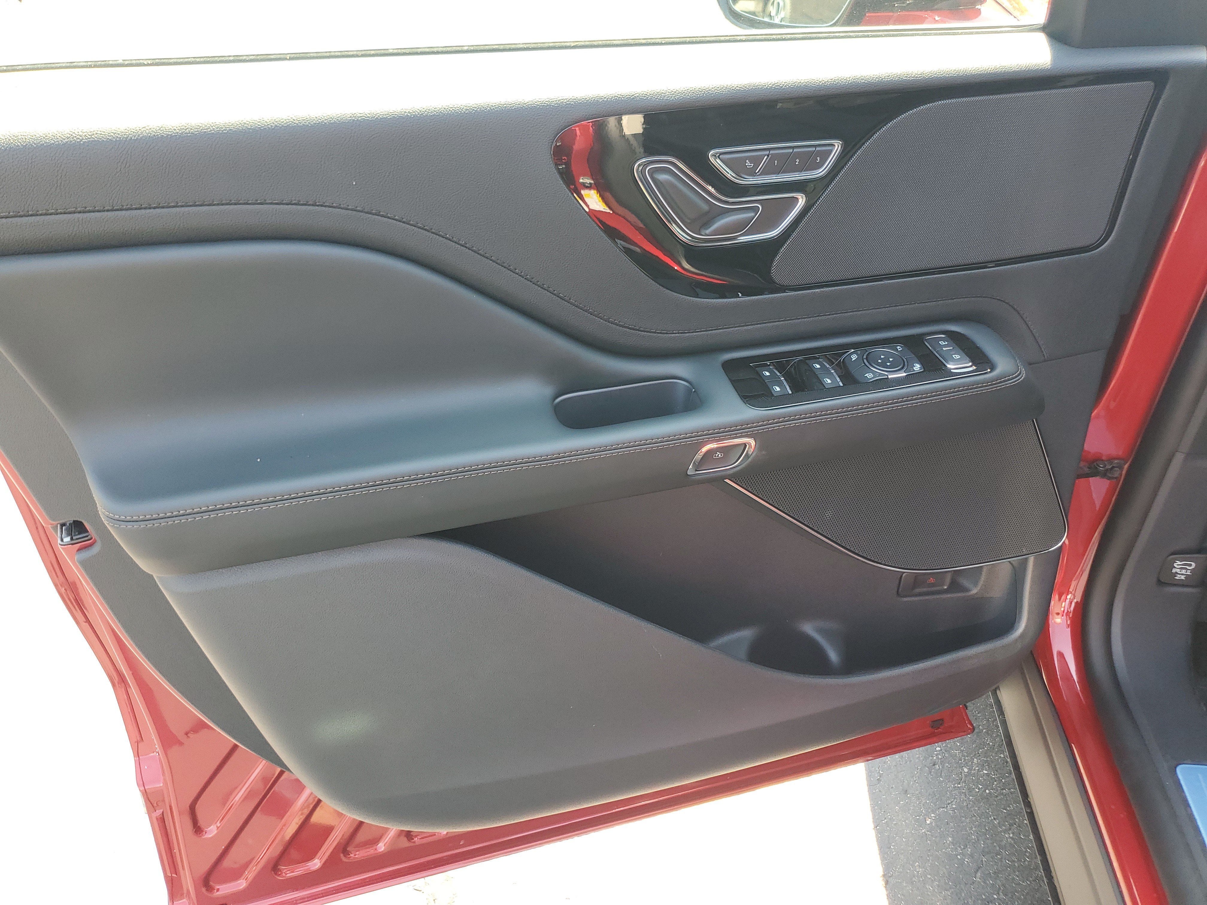 New 2026 Lincoln Aviator AWD image 8
