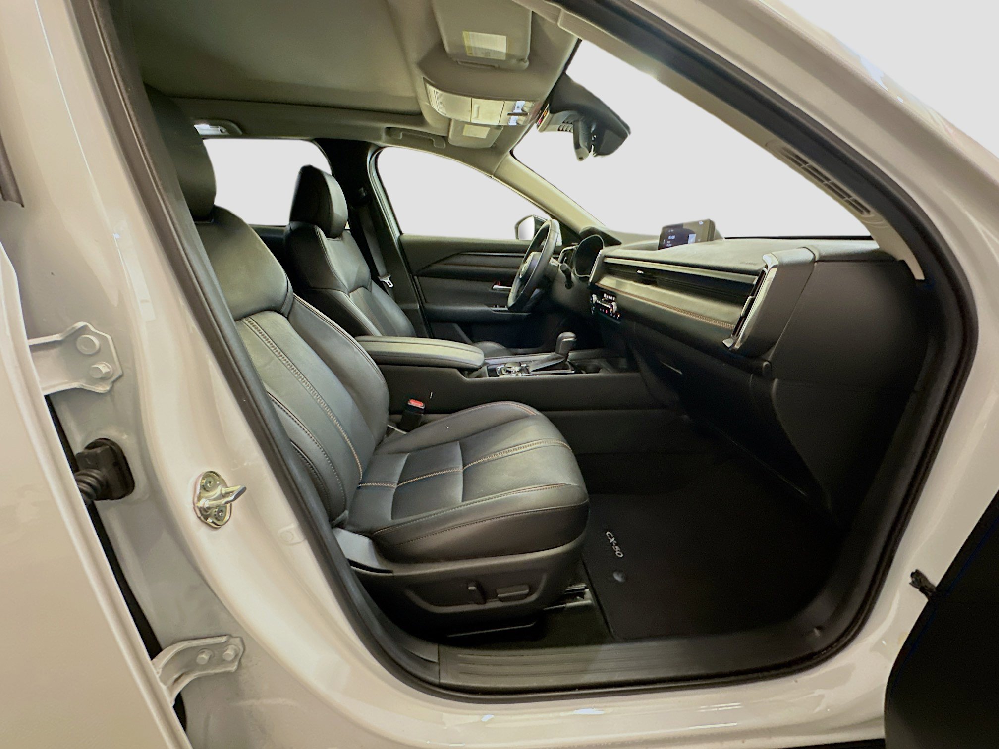 Used 2025 MAZDA CX-50 2.5 Hybrid w/ Premium Plus Pkg image 32