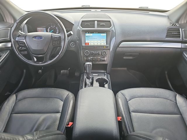 Used 2018 Ford Explorer XLT w/ Equipment Group 202A image 9