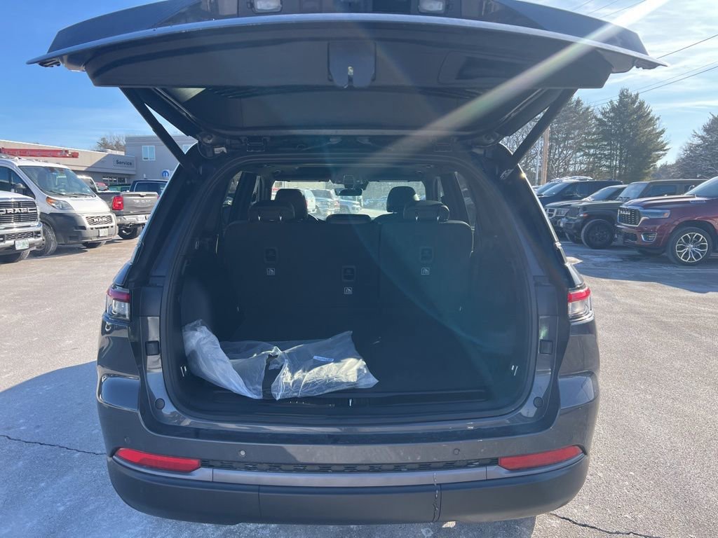 New 2026 Jeep Grand Cherokee Laredo image 16