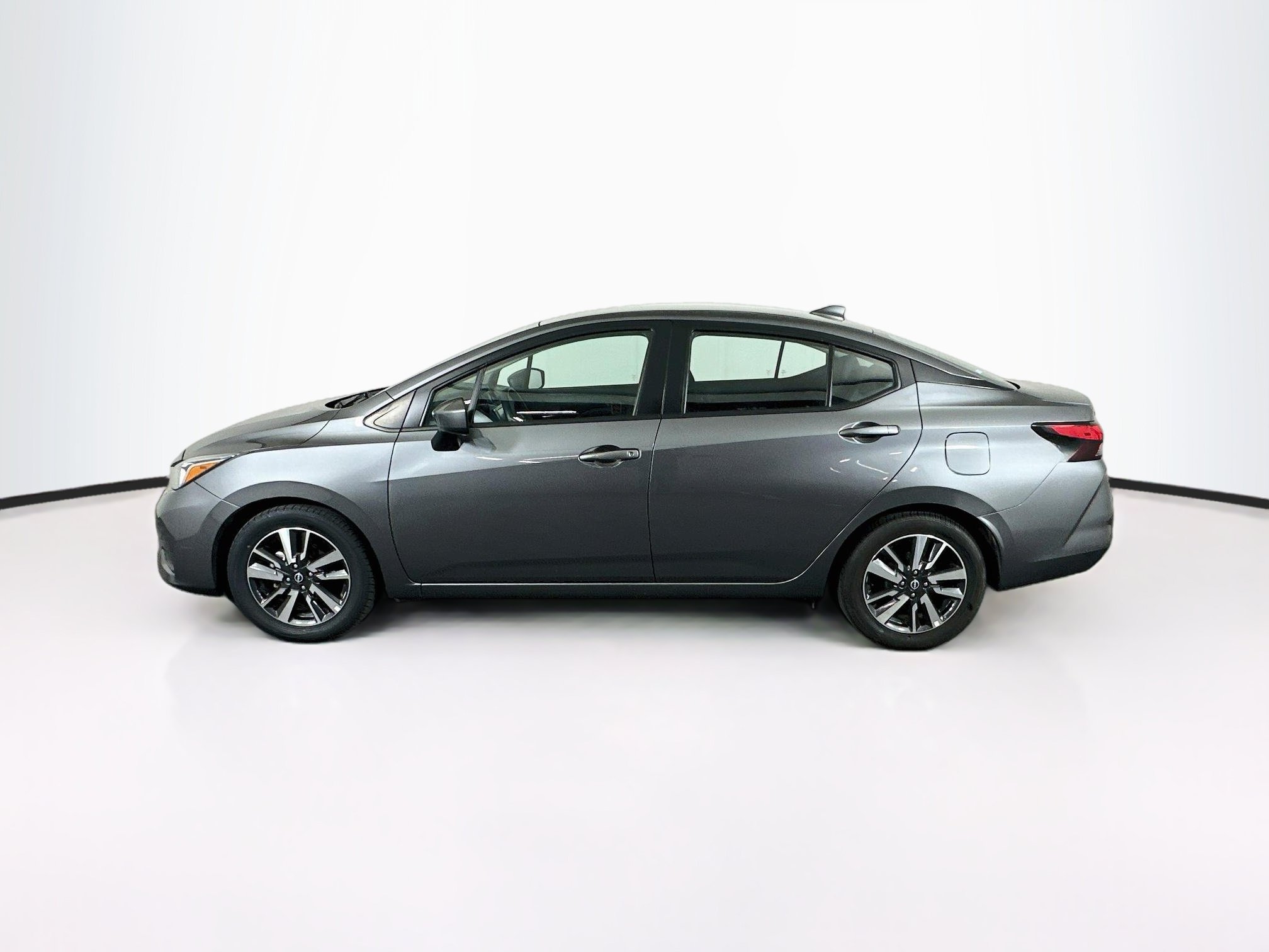 Used 2024 Nissan Versa SV FWD image 4