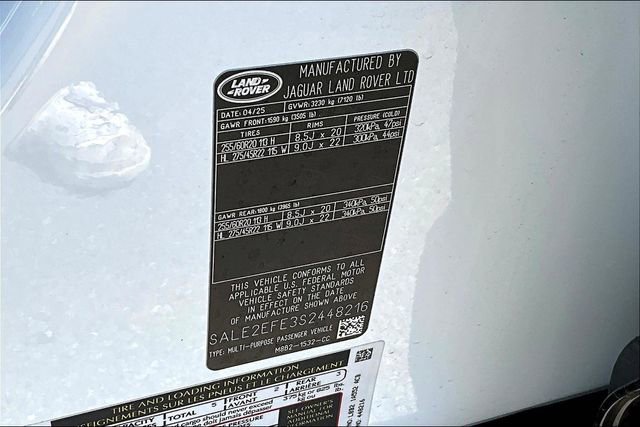 Used 2025 Land Rover Defender 110 X-Dynamic SE image 19