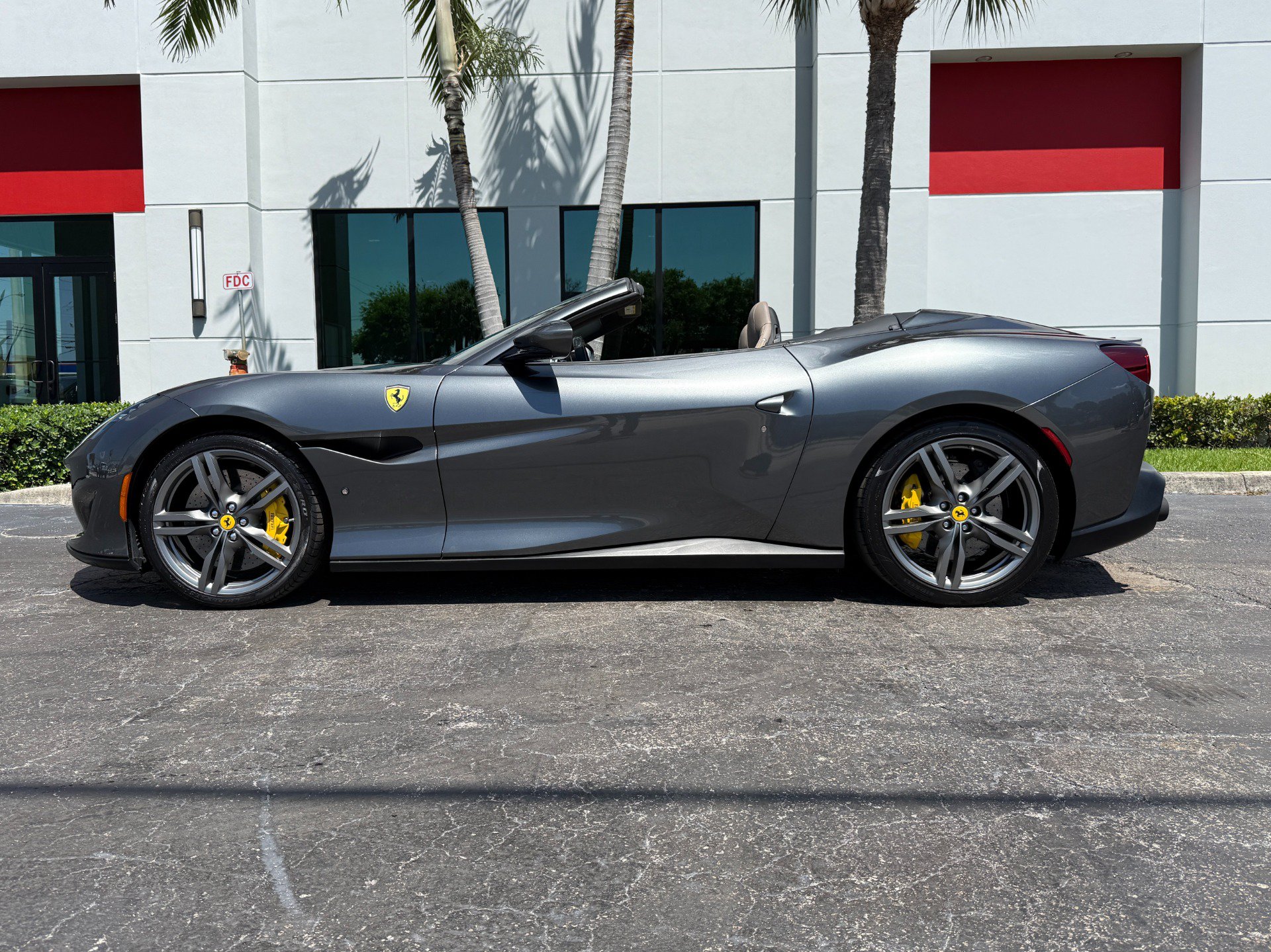 Used 2019 Ferrari Portofino RWD image 15