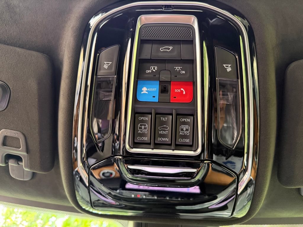 Used 2022 Jeep Grand Cherokee Summit AWD/4WD image 19