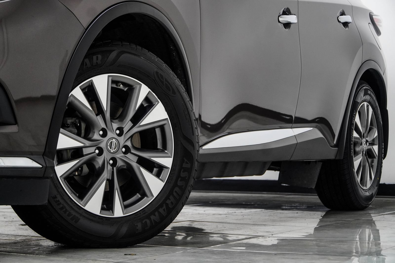 Used 2017 Nissan Murano SL w/ SL Technology Package FWD image 3