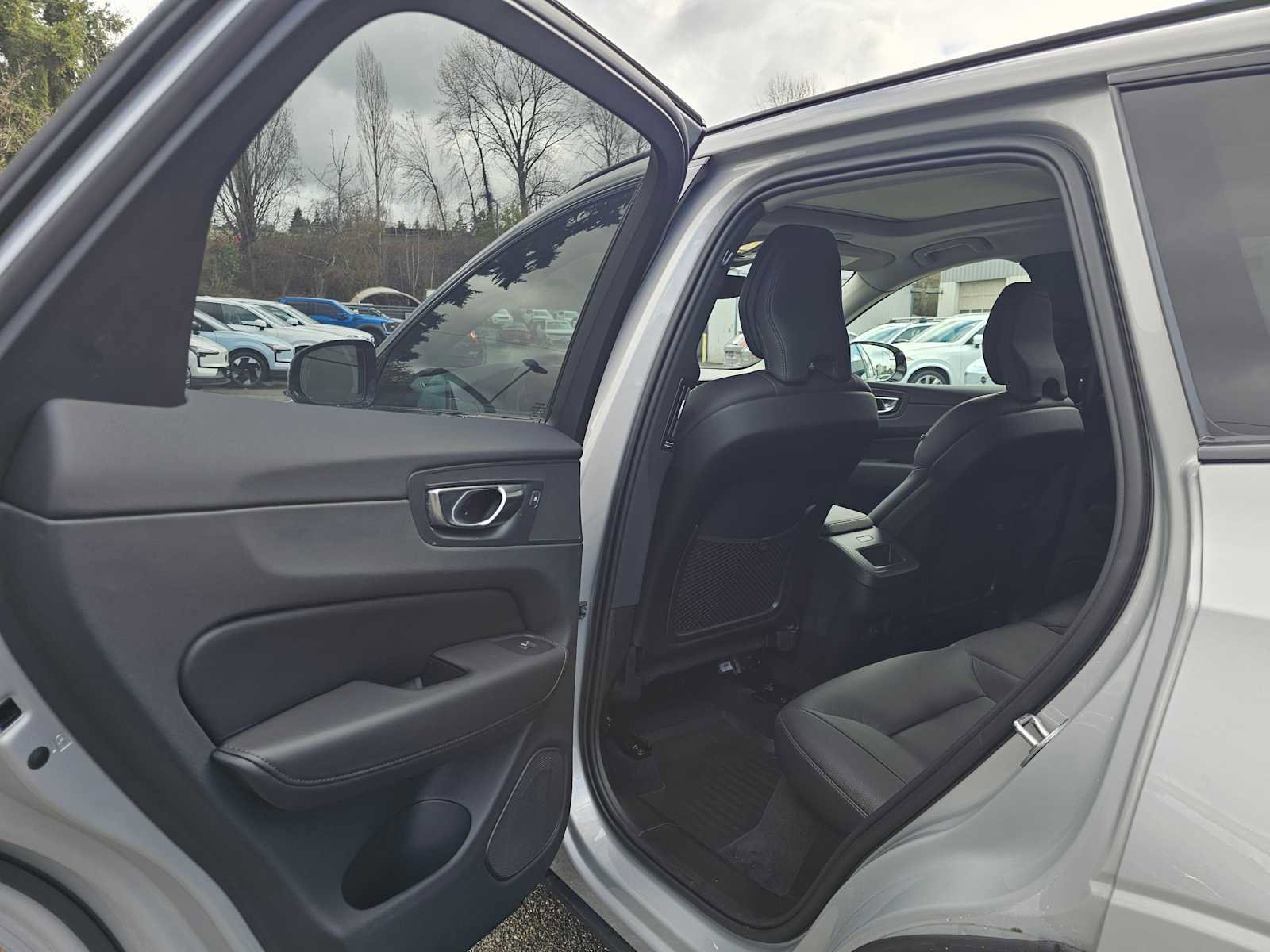 Used 2025 Volvo XC60 B5 Plus w/ Protection Package Premier image 16