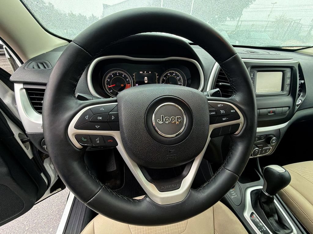 Used 2015 Jeep Cherokee Latitude AWD/4WD image 23