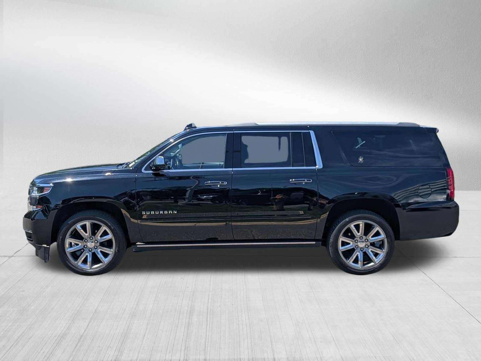 Used 2019 Chevrolet Suburban Premier AWD/4WD image 4