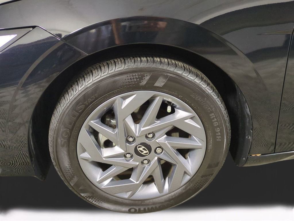 Certified 2024 Hyundai Elantra SEL image 11