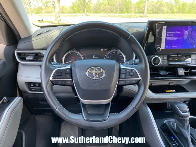 Used 2023 Toyota Highlander XLE image 20