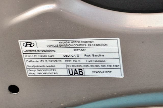 Used 2025 Hyundai Elantra Sport FWD image 33