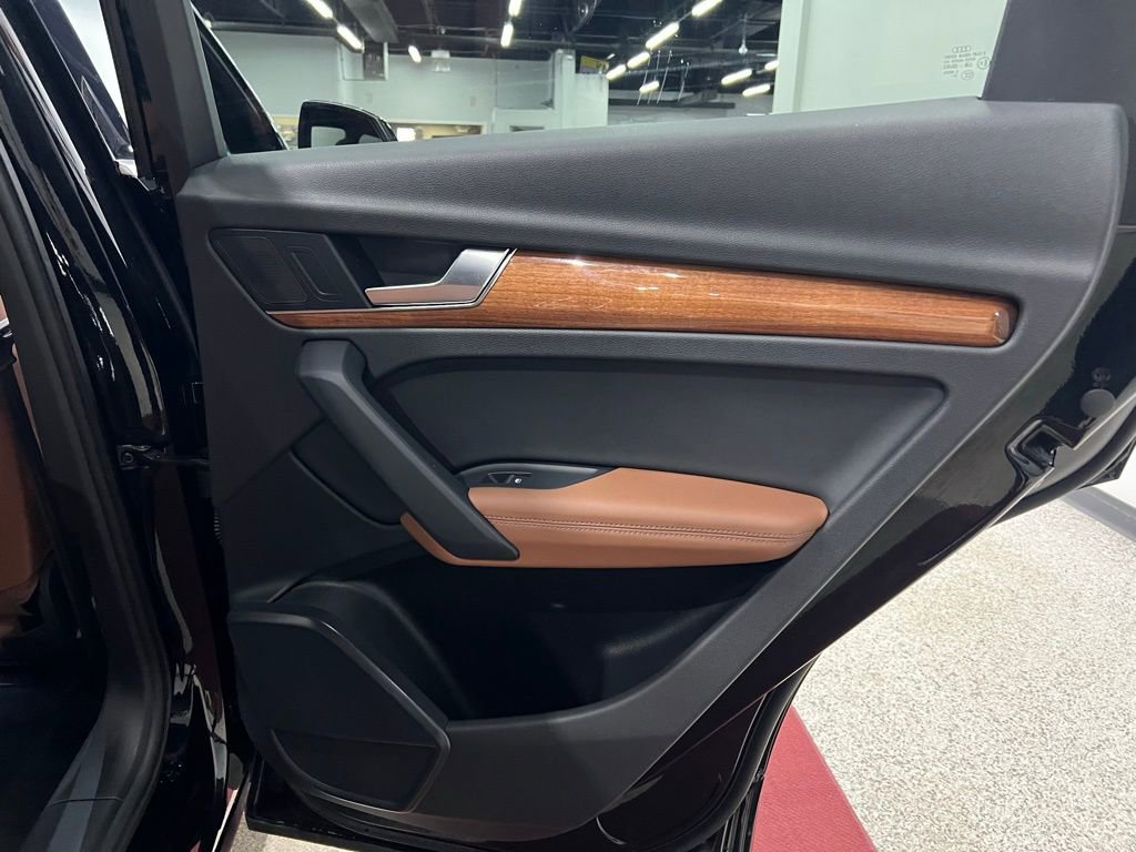 Used 2021 Audi Q5 2.0T Premium Plus w/ Premium Plus Package image 27