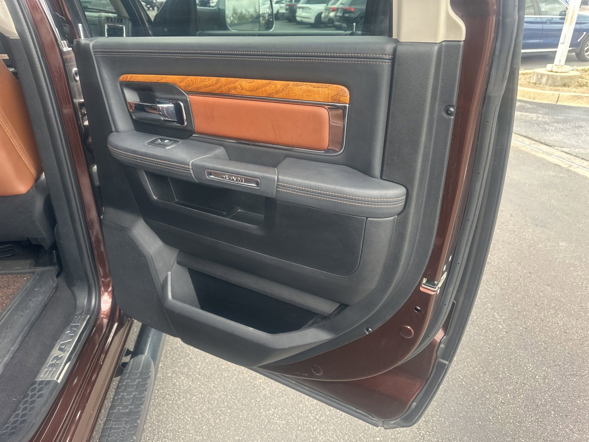 Used 2015 RAM 3500 Laramie Longhorn image 13