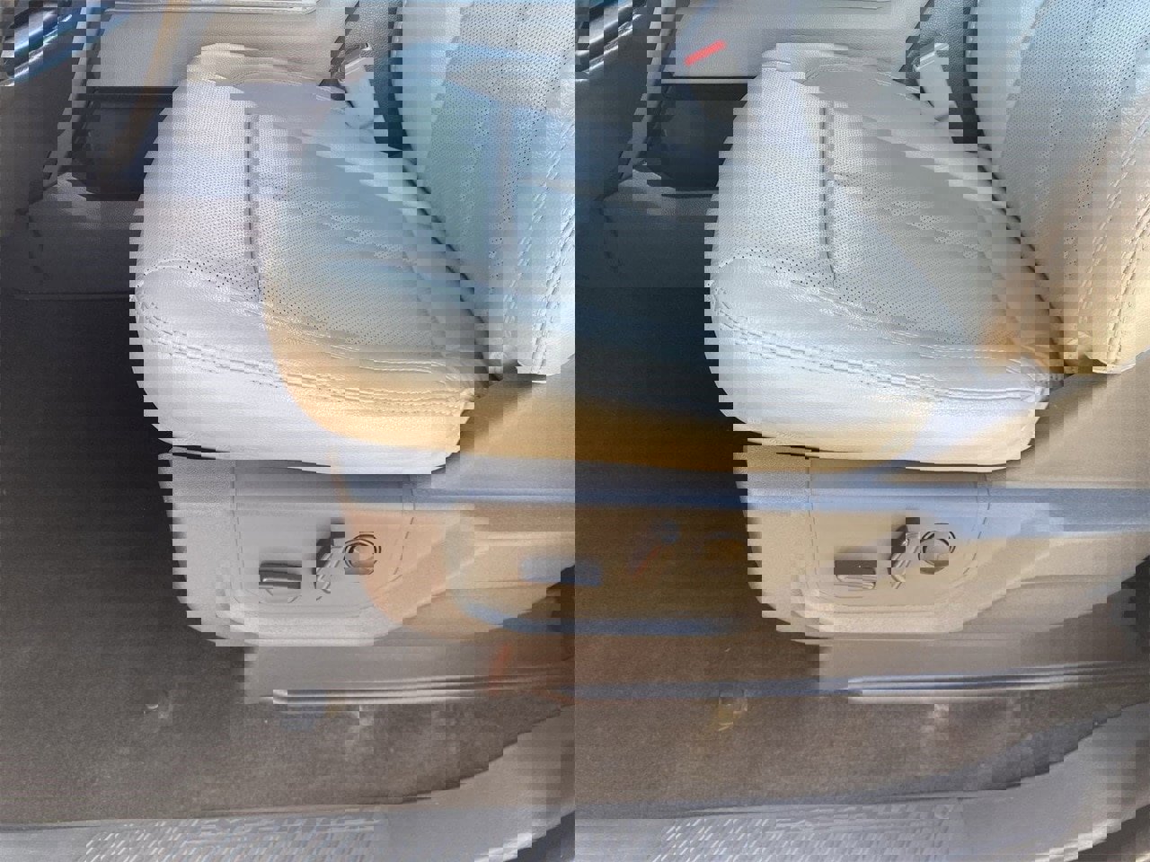 Used 2021 Ford Expedition XLT image 17