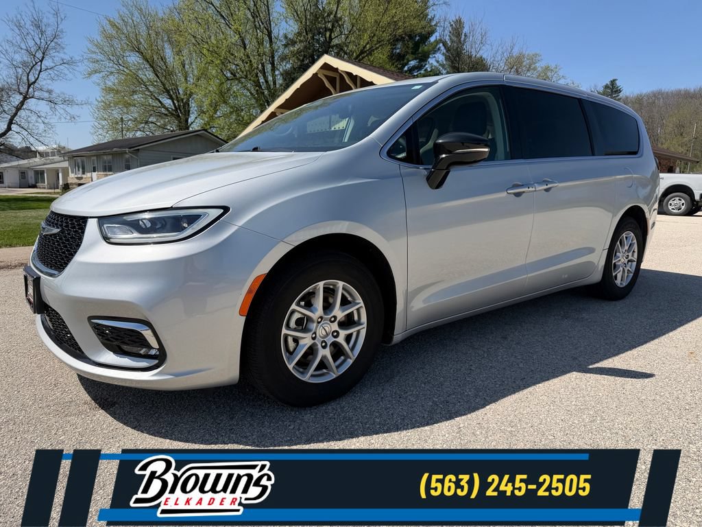 Used 2024 Chrysler Pacifica Touring-L