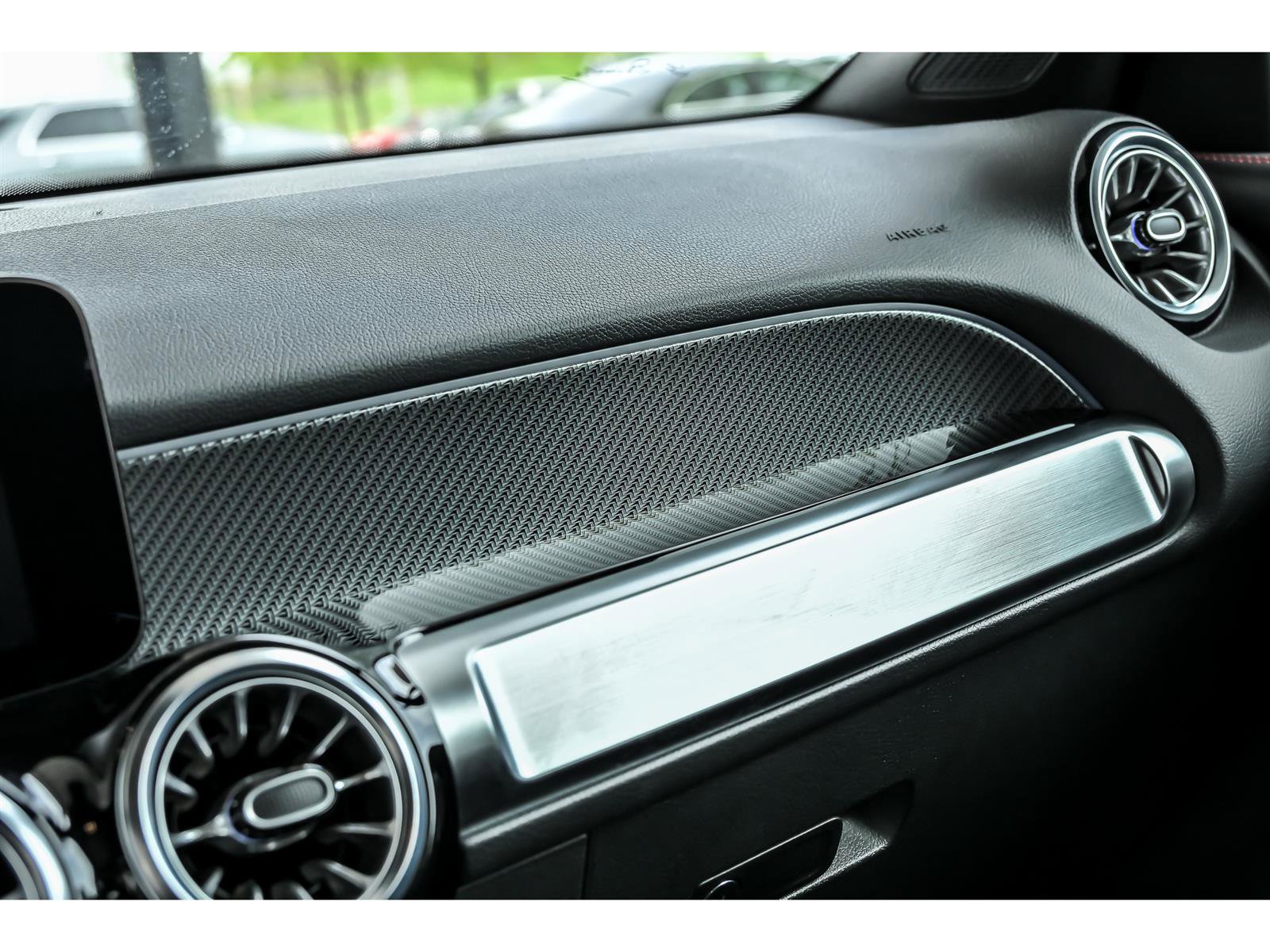 Certified 2025 Mercedes-Benz GLB 250 4MATIC image 22