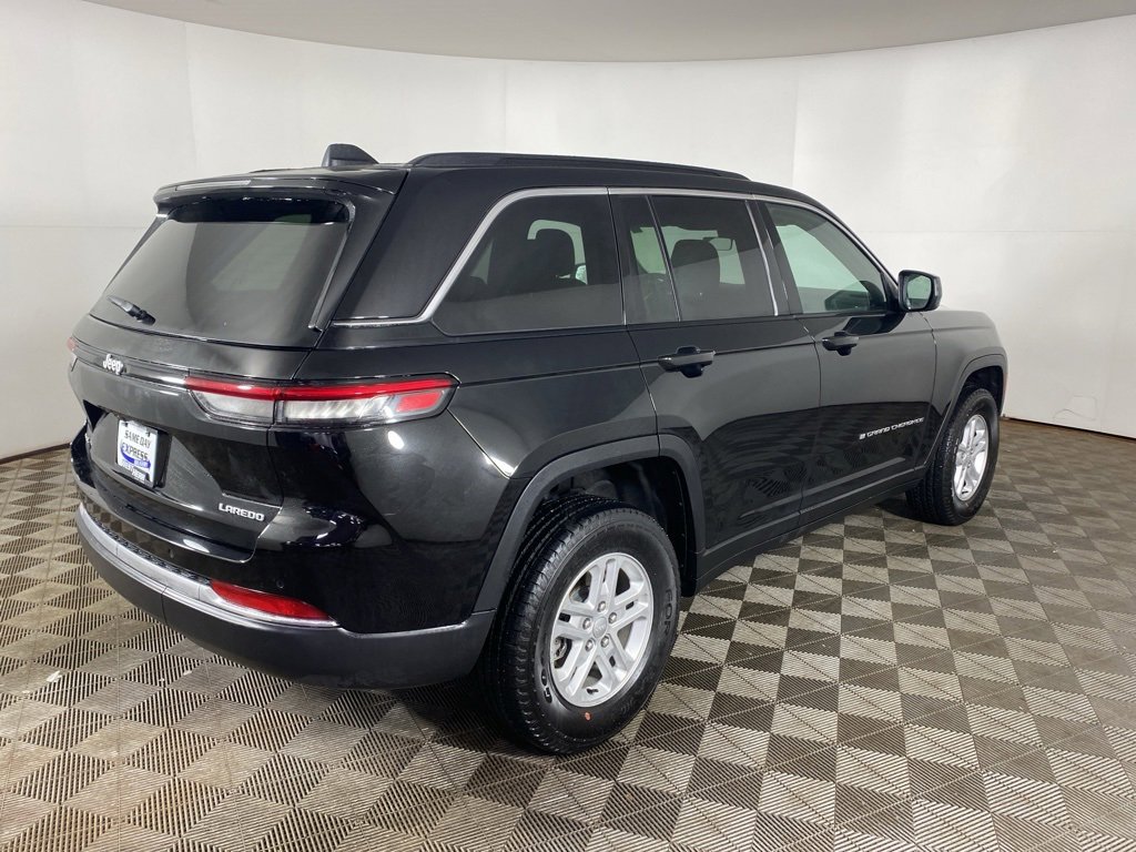 Used 2025 Jeep Grand Cherokee Laredo w/ Luxury Tech Group I image 15