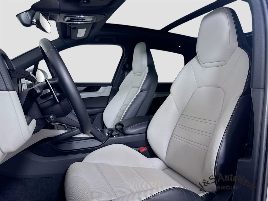 Used 2024 Porsche Cayenne S image 11
