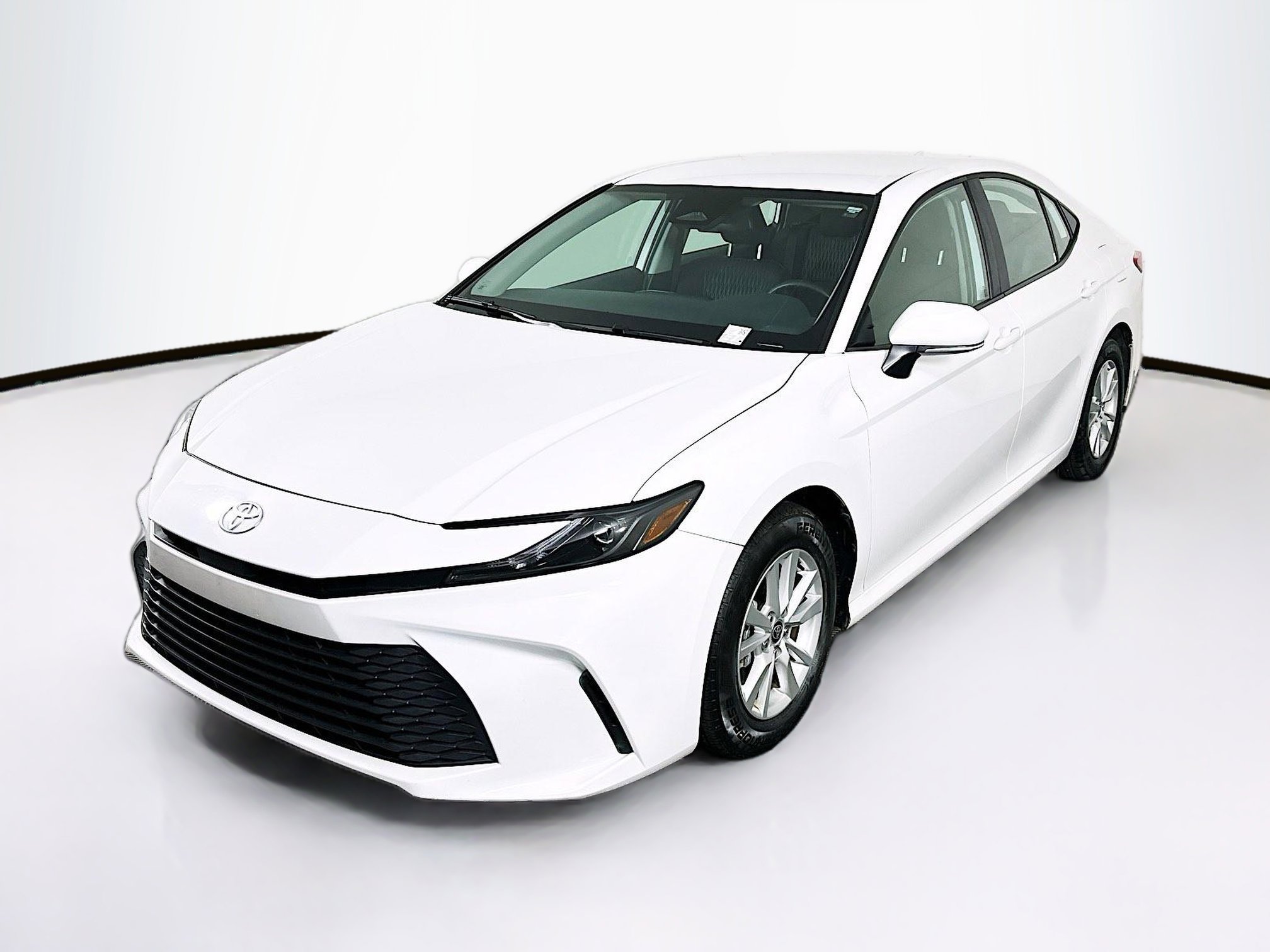 Used 2025 Toyota Camry LE image 3