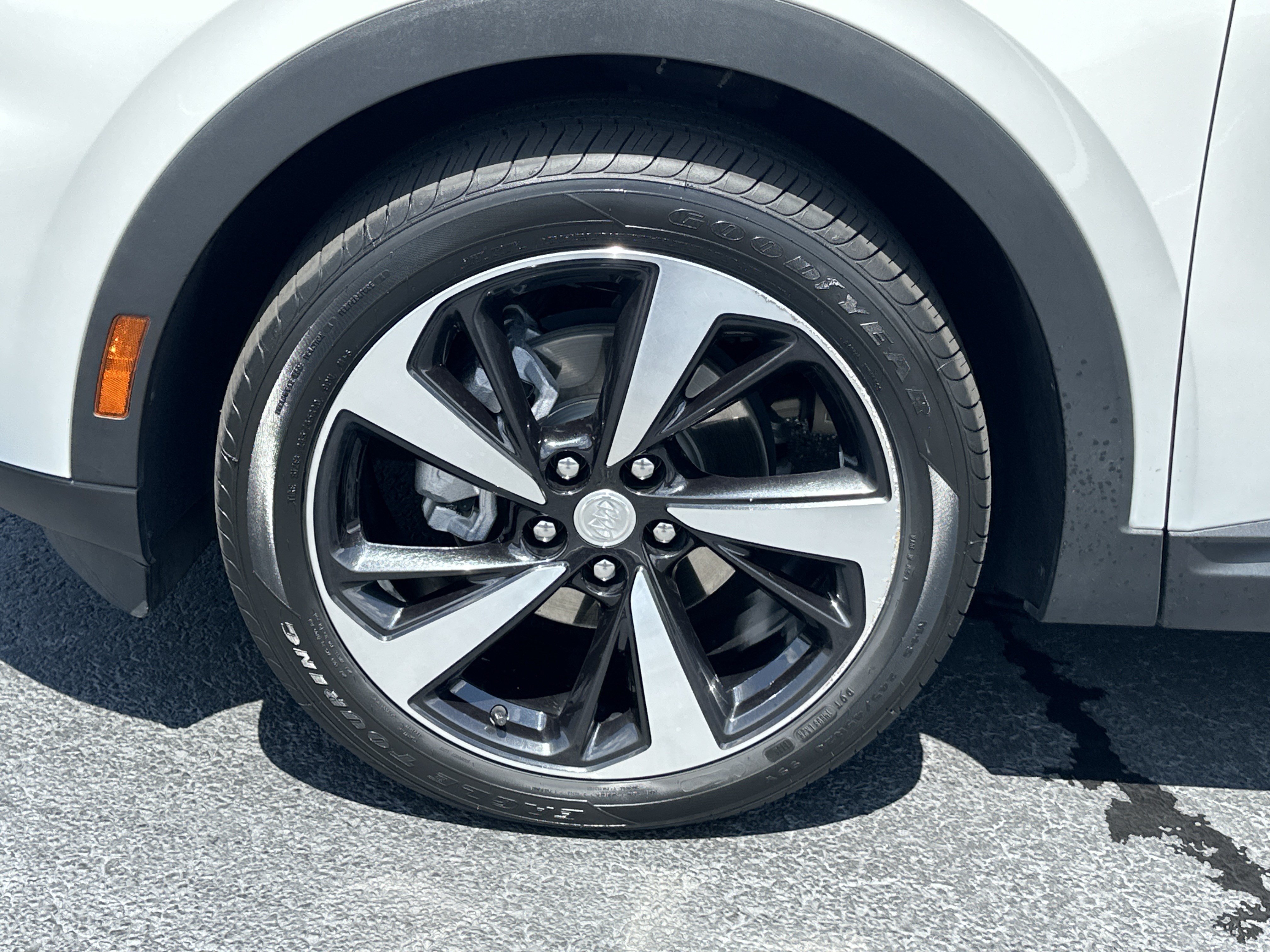 Used 2021 Buick Envision Essence w/ Technology Package I FWD image 11