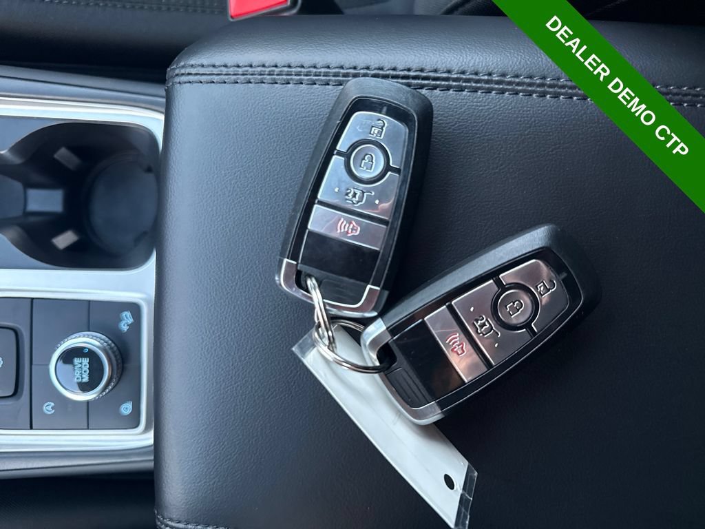 Used 2023 Ford Explorer XLT AWD/4WD image 39