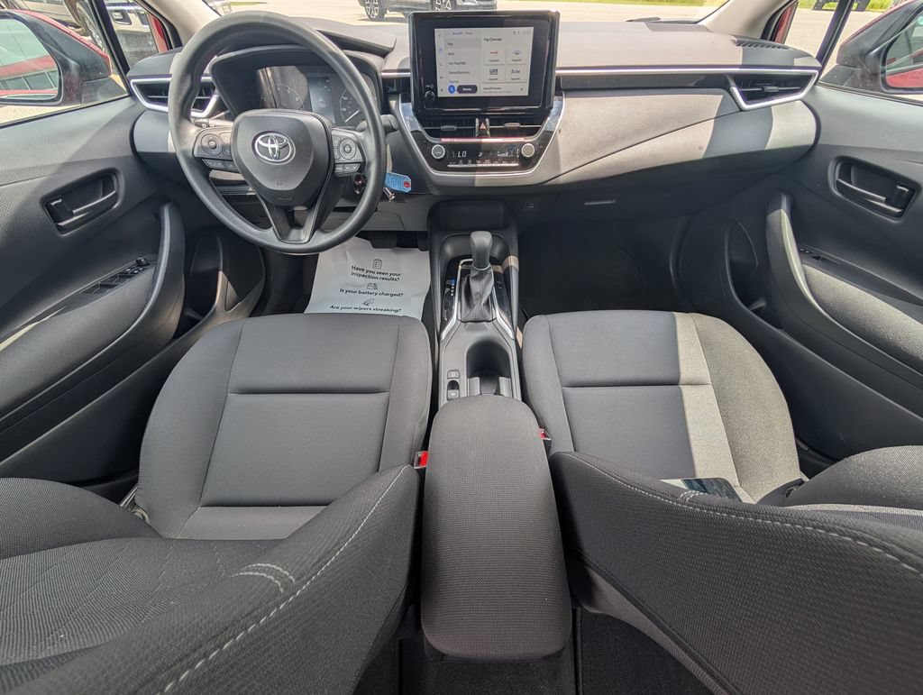 Used 2025 Toyota Corolla LE FWD image 26