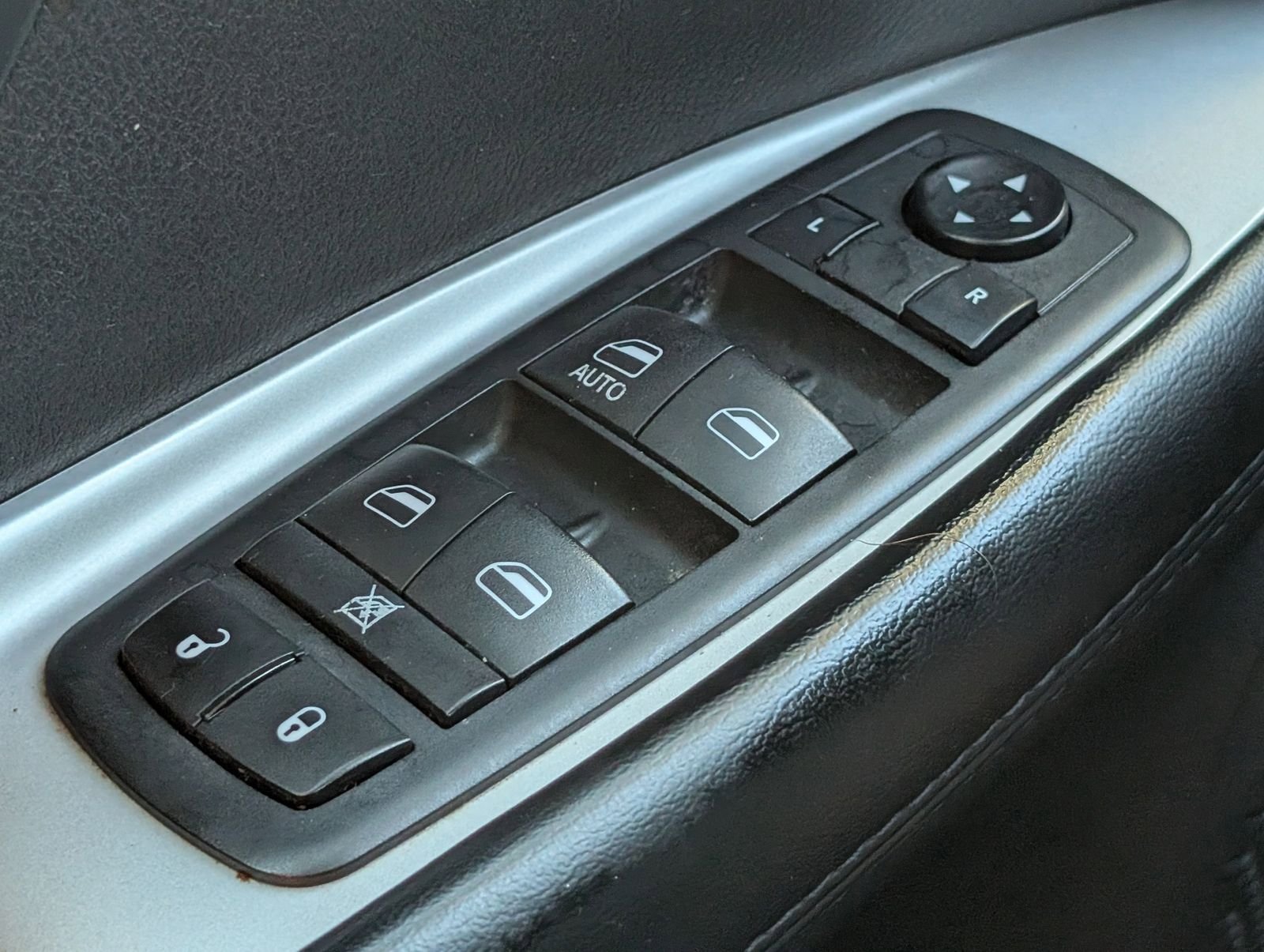 Used 2019 Dodge Journey SE w/ Connectivity Group FWD image 18