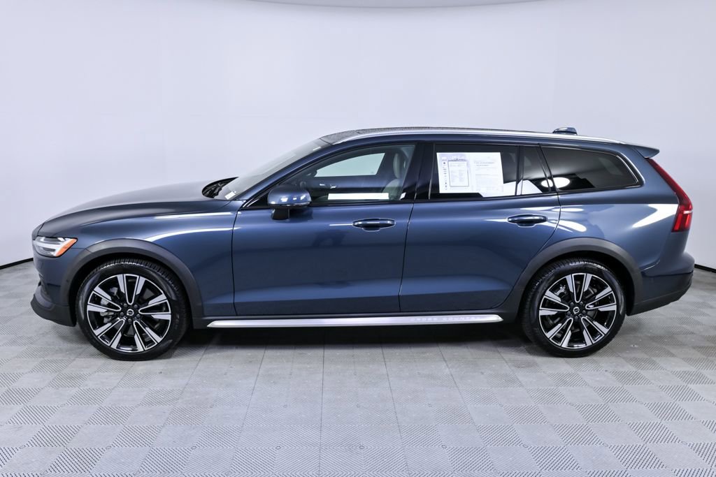Used 2025 Volvo V60 B5 Cross Country Ultra image 3