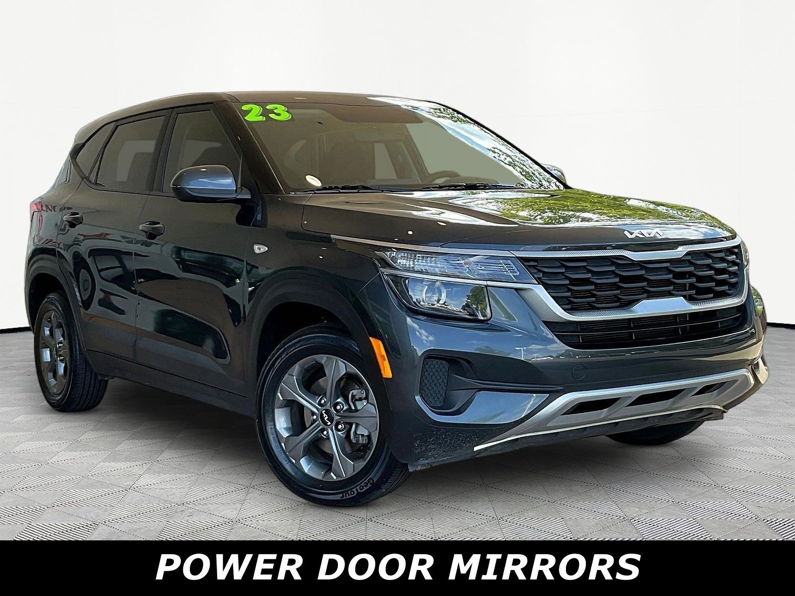 Used 2023 Kia Seltos LX AWD/4WD image 3