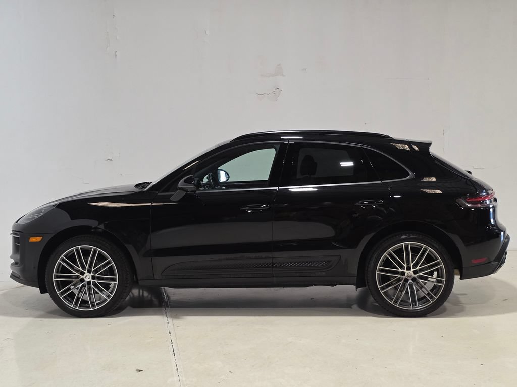 Certified 2026 Porsche Macan AWD/4WD image 2