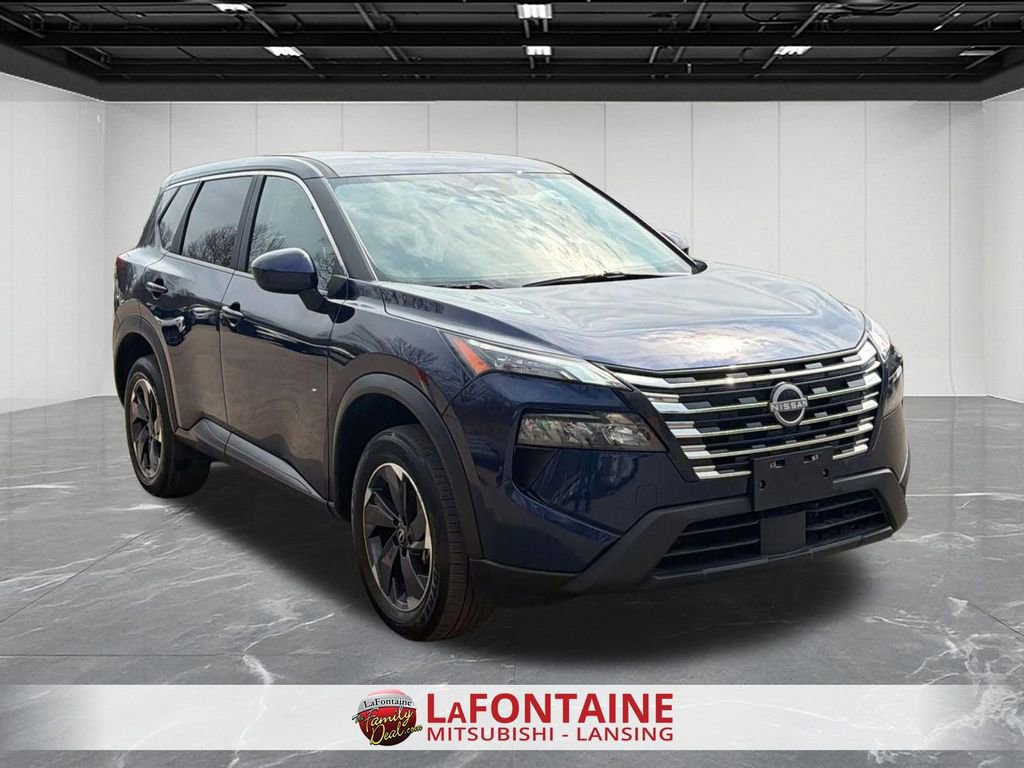 Used 2025 Nissan Rogue SV image 2